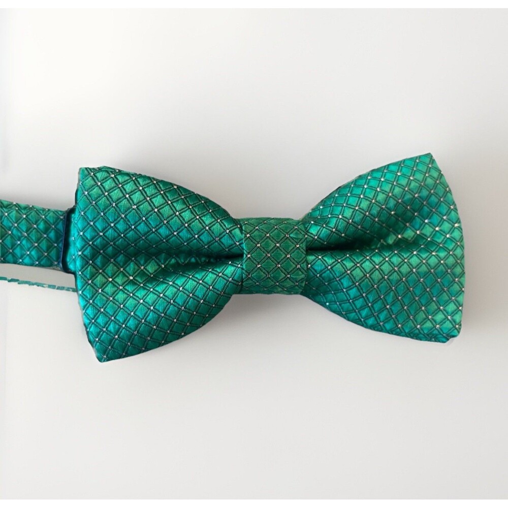 Men's Green Geometric Pattern 2” X 4 Inch Pre-Tied Adjustable Bow Tie